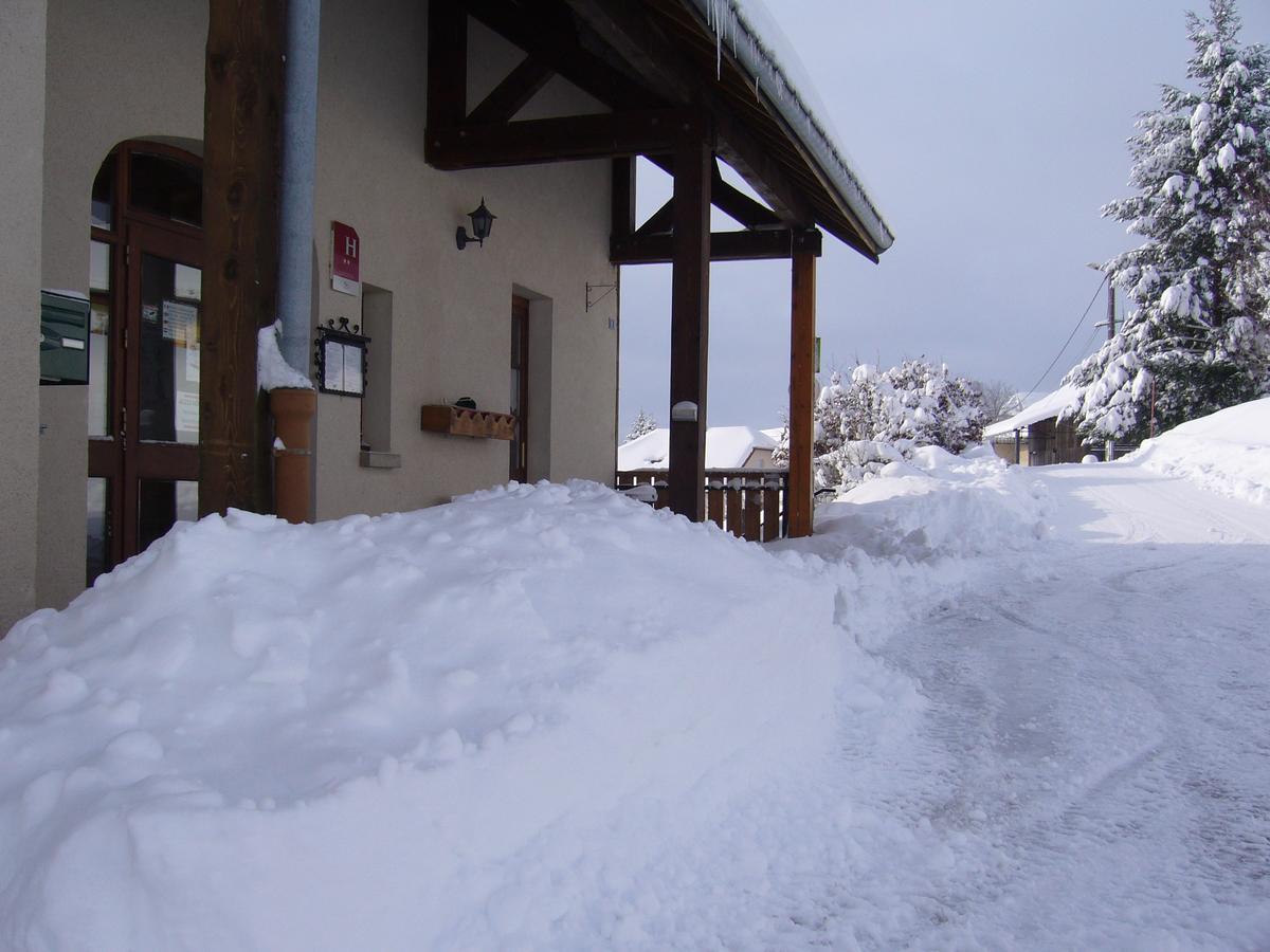 Hotel Auberge Du Grand Git La Chaux Neuve Bagian luar foto